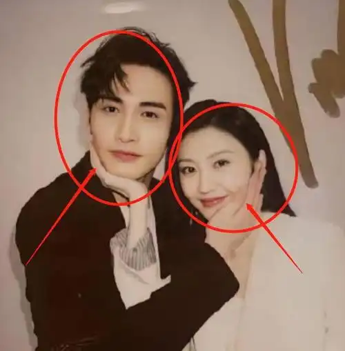 景甜抚摸张彬彬的脸张彬彬的头像开了大头特效网友都要笑喷了