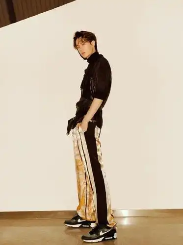 小鬼王嘉尔的休闲运动裤不运动也能cool