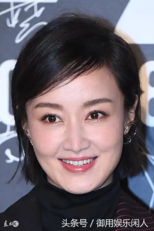 赵子琪亮相活动被拍,网友:笑容甜美像小姑娘!