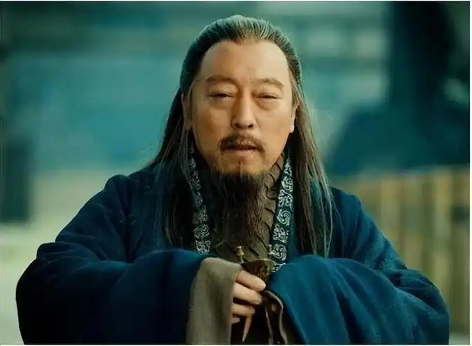 新版《三国演义》中,司马懿之一次出场在43集左右,倪大红的司马懿一