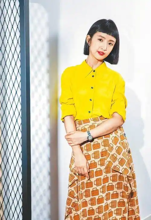 可可爱爱林依晨,春季穿搭如此好看,矮个子女生可以学_的设计_白色