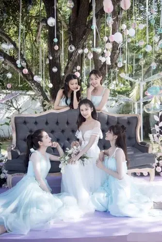 付辛博颖儿大婚史上最美伴娘团抢镜,新娘人品怎样看伴娘服就知