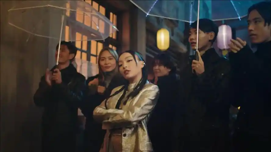 vava新曲《安逸》大制作!穿越时空的2020