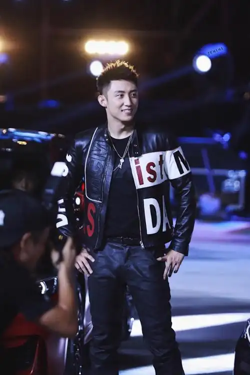 20180915 黄景瑜参加2018宝马m嘉年华活动