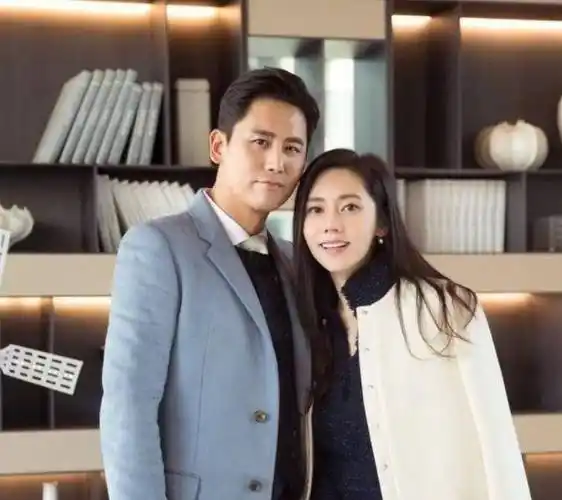 于晓光与女友人照片流出,行为过于亲密,秋瓷炫发文道歉_丈夫_佟丽娅