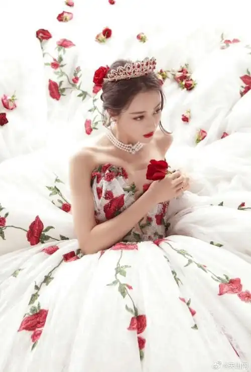 热巴家乡的花都开好啦##迪丽热巴邓为 将门毒后