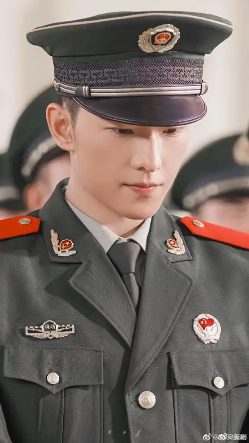 杨洋小时候穿军装照片