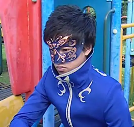 魔仙堡的游乐王子摘下面具后,没想到面具下的游乐王子居然长这样