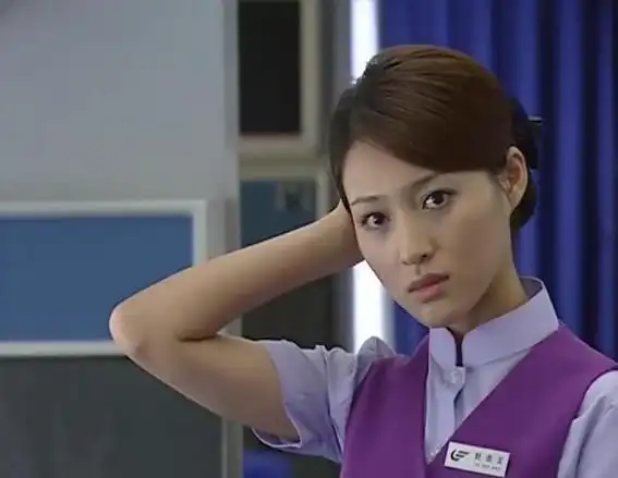 落地请开手机对爱情坚贞的李小晚生活态度积极向上