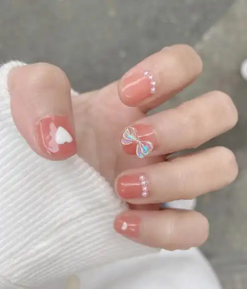 短甲蝴蝶结美甲