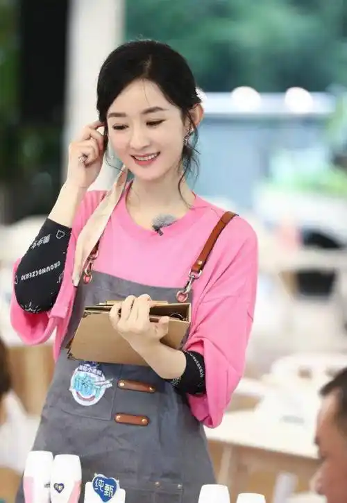 原创赵丽颖工作室为反黑太努力照片文案一步到位提前预防老板被说