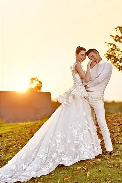 美国姑娘颜值爆表倒追中国郎,回重庆拍婚纱照