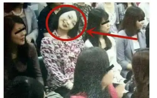 日本歪头姐灵异事件:面色苍白脖子扭曲,难道都市传言是真的?