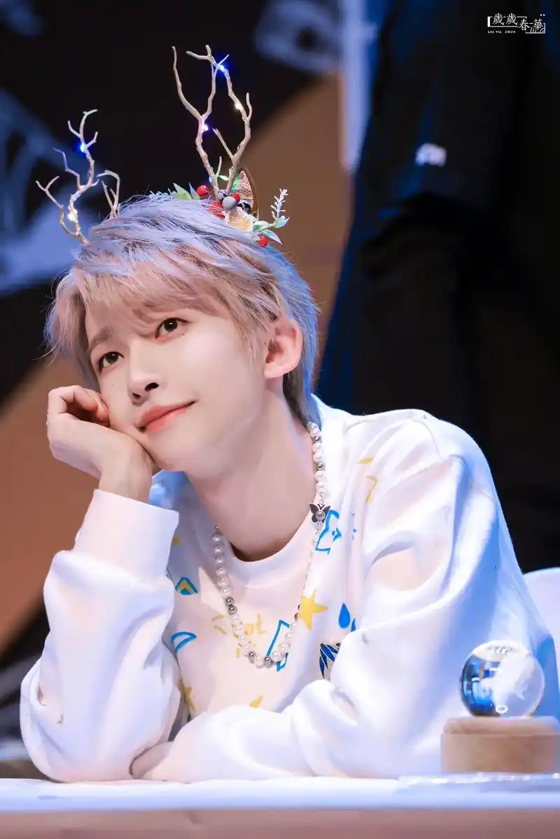 谁家的爱豆这么甜呀!#刘宇 #美神降临 签售会太可爱的宝宝 - 抖音