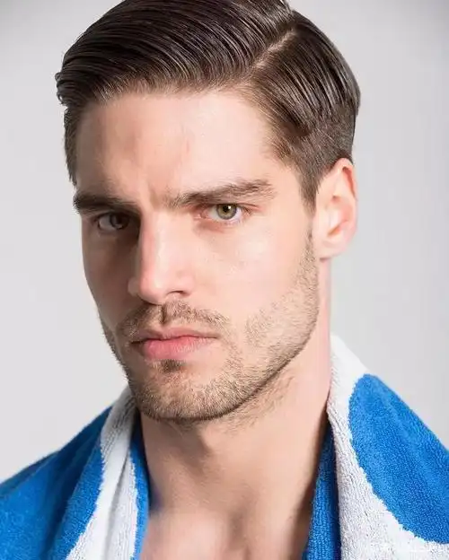 阿玛尼钦点的瑞士男模特,五官立体如雕像一般,真帅