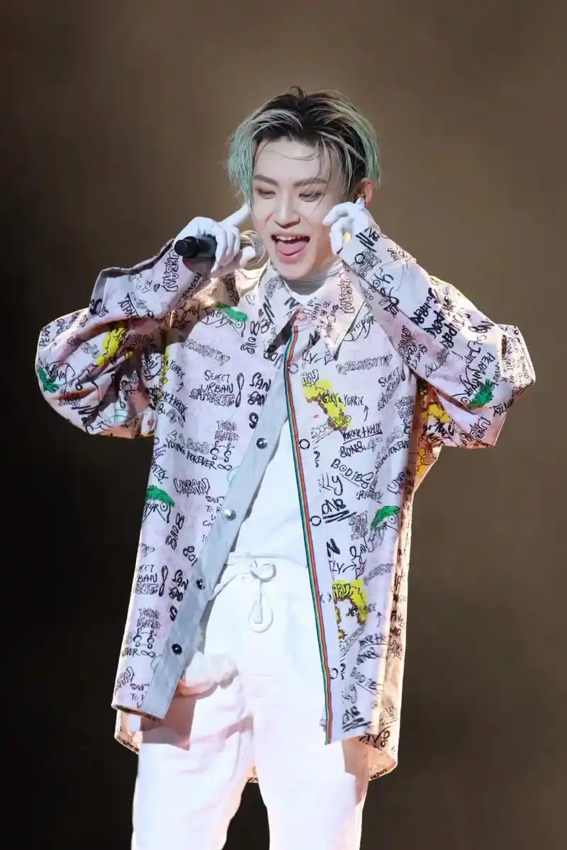 阳光帅气 #壁纸分享 #阳光大男孩 #小鬼王琳凯 这当手机 - 抖音