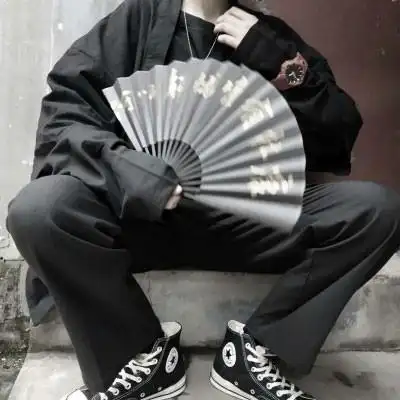 2021新款拿扇子男头头像 ,男生头像图片-回车桌面