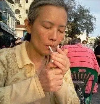 蓝洁瑛的"慢性自杀",戳到了娱乐圈最隐蔽,最黑暗的痛点