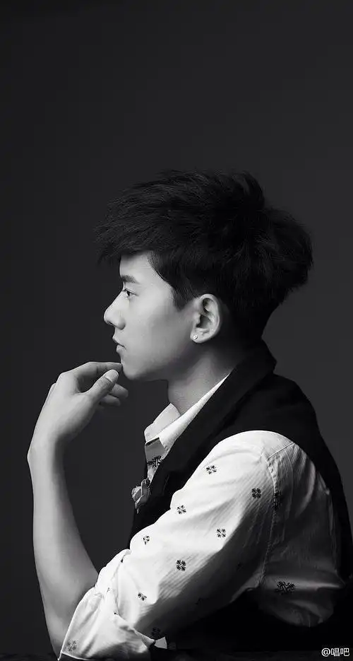 男艺人 90度侧脸