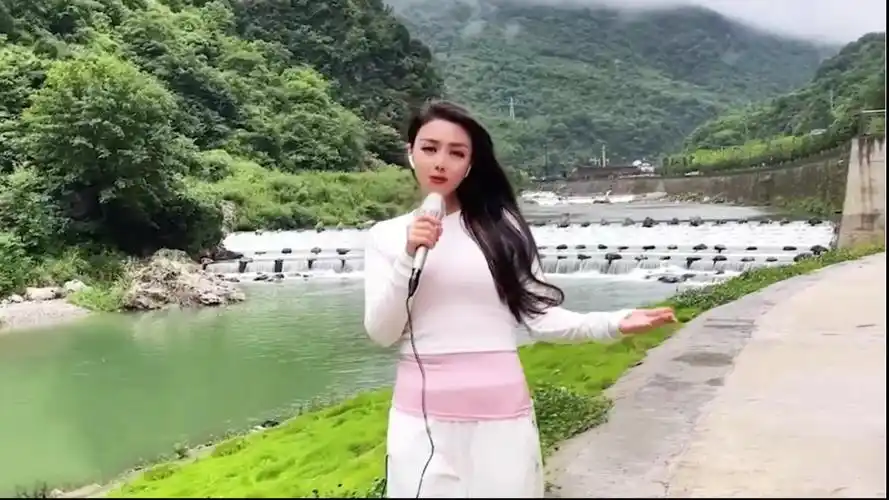 毛惠户外一曲《红颜知己》勾起了心底沉睡的一些伤心往事!