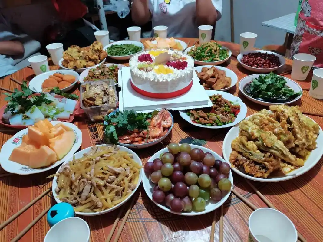 这样过生日好有仪式感 #在家也能吃大餐了 #干了这杯酒 # - 抖音