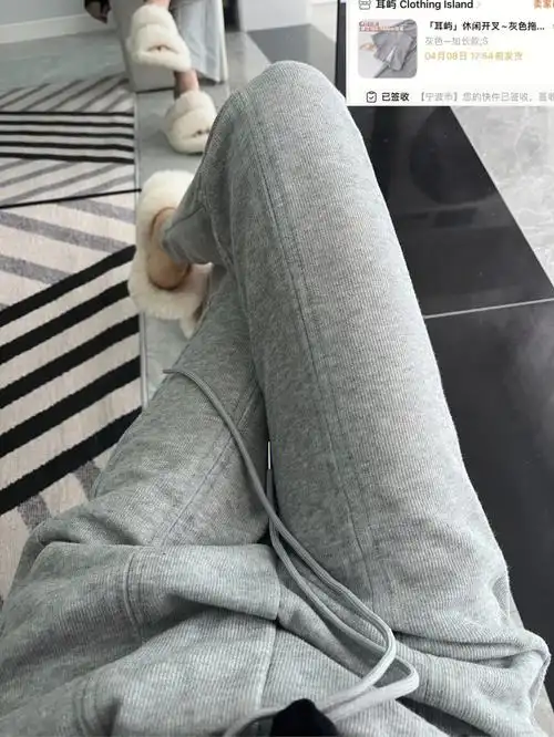 来穿这条是开叉设计 走线都蛮不错 没有发现线头 很显腿直 不会鼓包