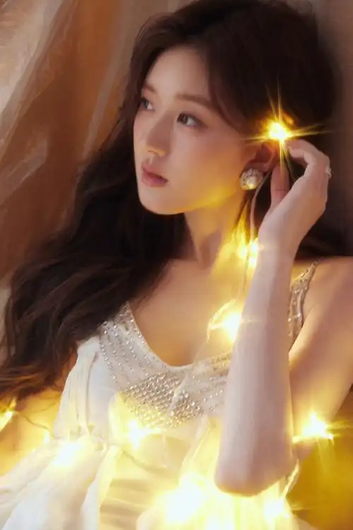 赵露思蓝色吊带裙#人间仙女,白色裙也很美有多少人吃@赵露思的微博的