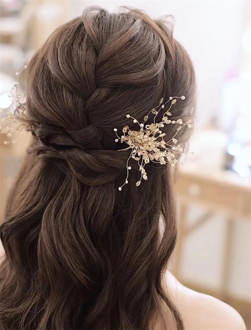 韩式新娘半编发,优雅文艺,浪漫性感仙气的发型,看起来格外迷人.