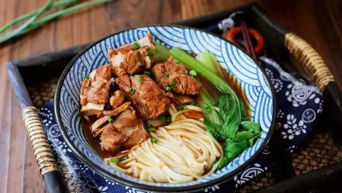 红烧排骨面