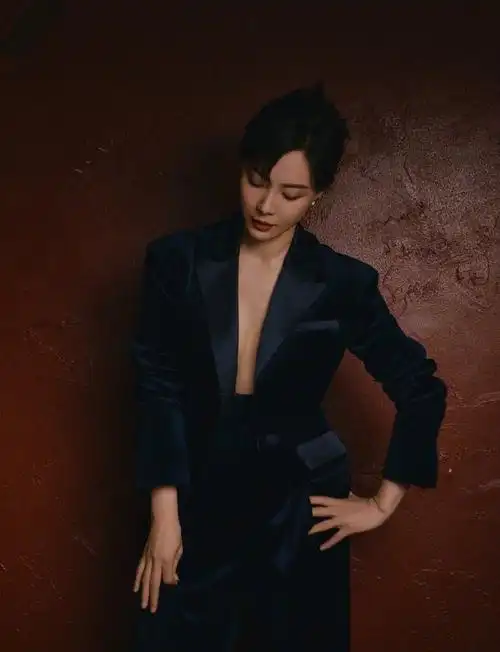 陈数真空黑西装##陈数极简黑西装