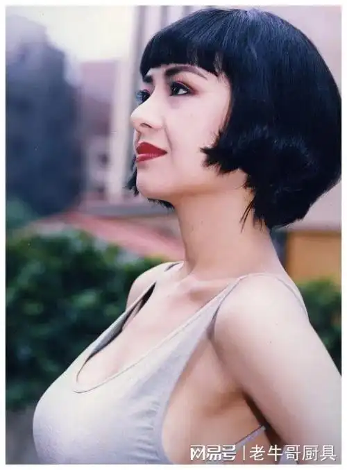 叶子楣揭坚持三点不露的原因回忆跟吴大维拍吻戏的尴尬往事