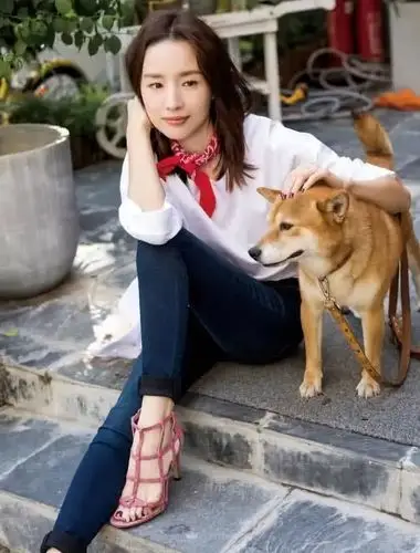 董洁越来越厉害了,什么造型她都穿得超减龄,看得真叫人羡慕