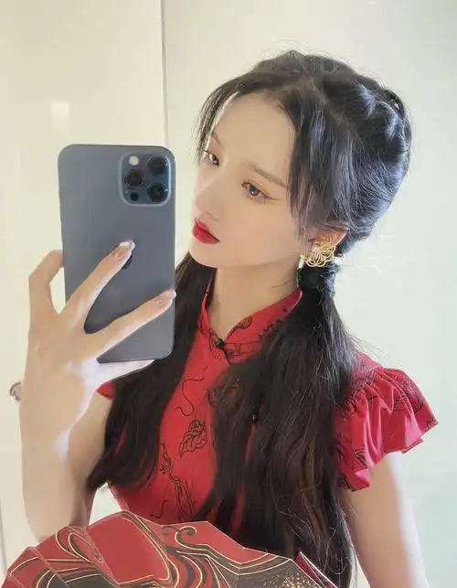 刘些宁mv拍摄花絮抹胸格纹连体裤配双厚底鞋身高1米8