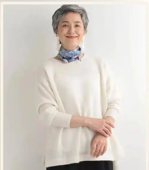 60岁左右的女人,留什么发型年轻?