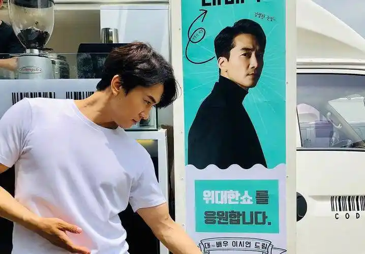 蓝色生死恋的男主角,模特出身的他,如今在国外爆红_宋承宪_作品_本人