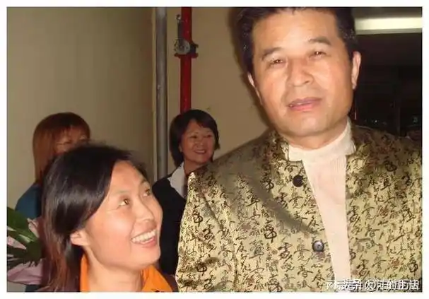 脱口秀演员被立案毕福剑遭封杀管不住嘴的他们冤不冤