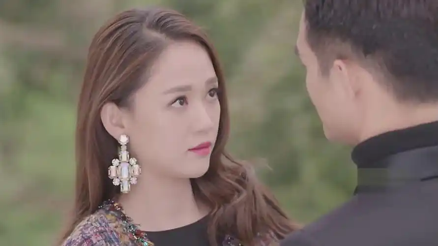 放弃我抓紧我第14集15集预告历薇薇遭怀疑婚纱出问题