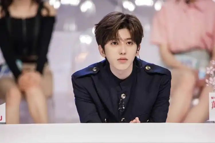 当了青春有你2的制作人代表蔡徐坤的路人缘好了不少