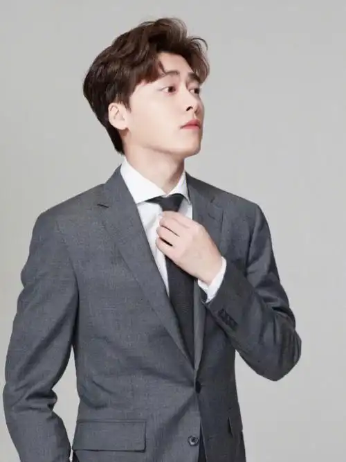 李易峰面相分析 吴亦凡八字运势已尽了吗