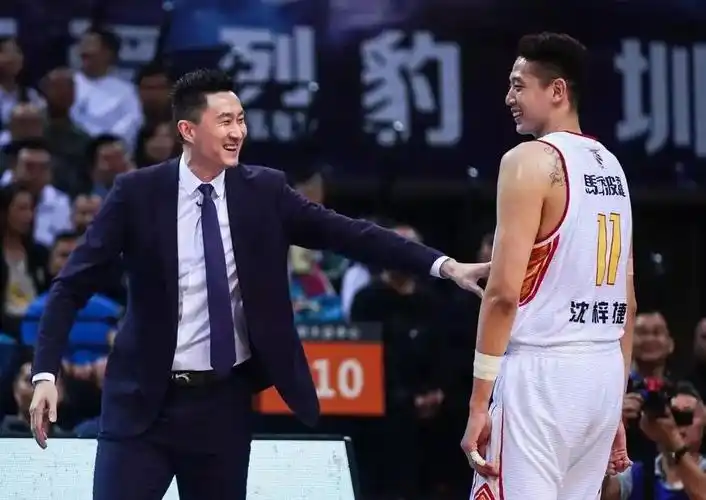 这才是男篮潜力内线!关键女友还这么漂亮_沈梓捷