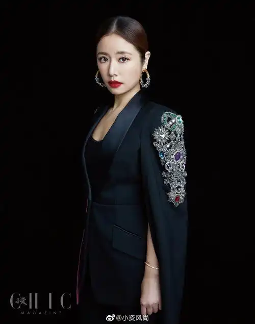 林心如登封面开衩裙秀美腿展熟女味道