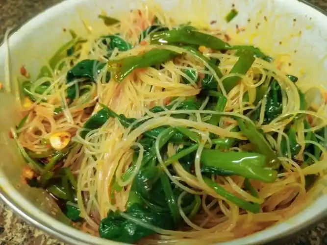 第5步(凉拌菜香辣开胃减脂空心菜拌粉丝的做法)