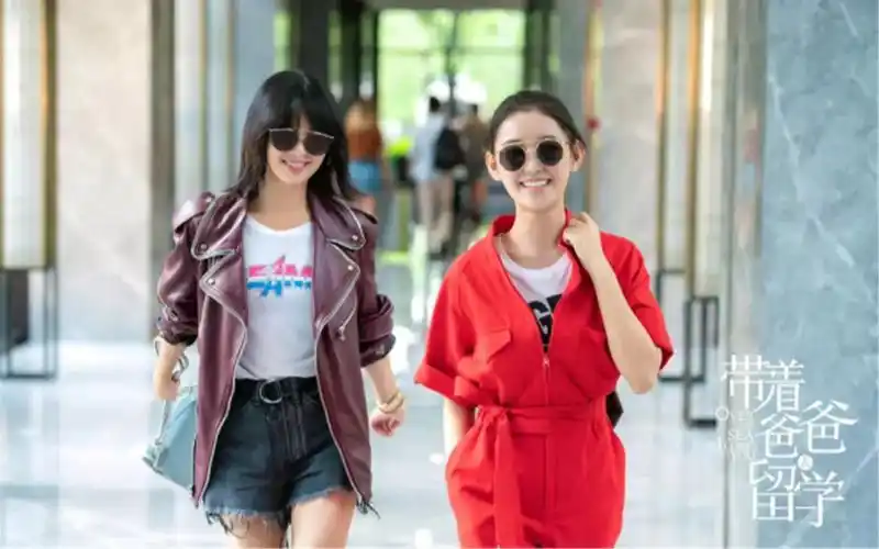 带着爸爸去留学曾舜晞蒋依依公园拥吻红雷怒掰两人头住嘴