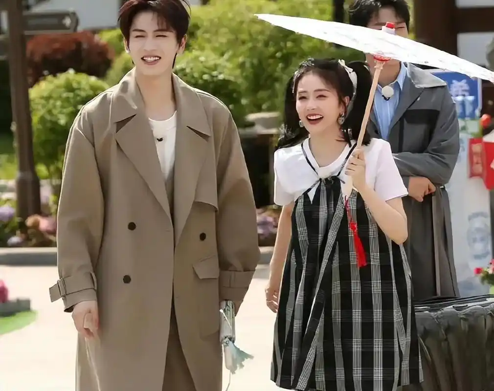 张凌赫和白鹿分手原因 张凌赫和白鹿分手了,两个人的恋情曾经被狗仔拍