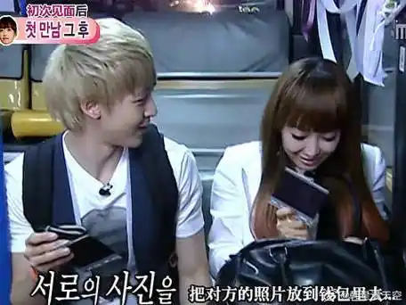 尼坤趁机表白:这是我老婆#我们结婚了# #宋茜# #尼坤#  二人将照片