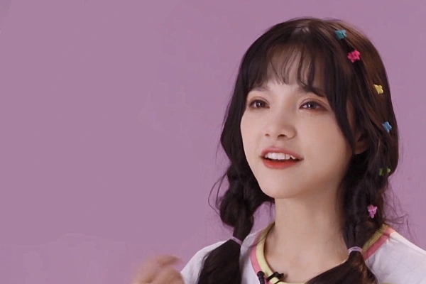 学员为训练没时间化妆,谢安然素颜出场,让人一时间没认出来