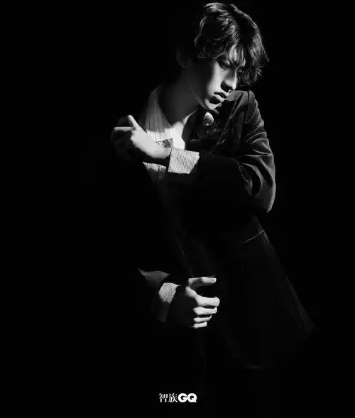 谜一样的男人  智族gq 2021年8月刊内页大片#蔡徐坤
