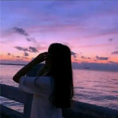 唯美女头背影或侧影 长发美女一个人伤感沉思