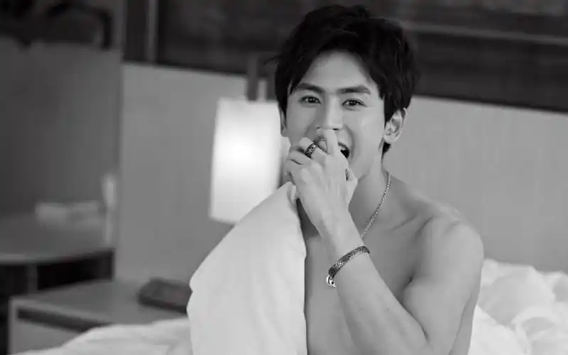 赵薇说他是娱乐圈身材no1,张哲瀚的公狗腰真的太惊艳了!