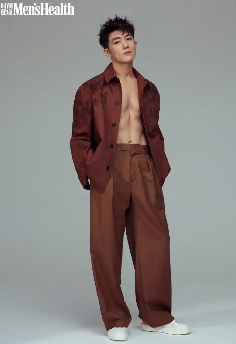 李泽锋 x《时尚健康》,没想到李泽锋身材那么好,腹肌好结实的样子